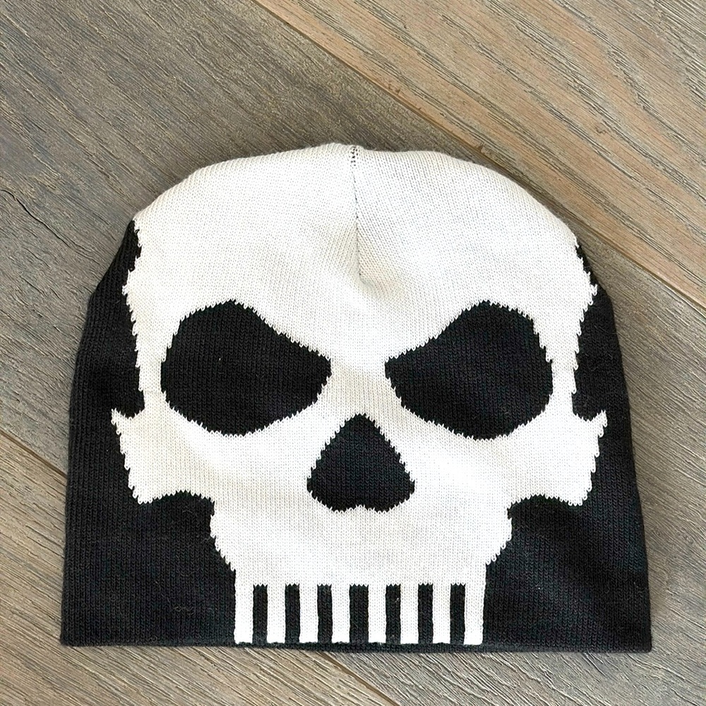 Black Skull Beanie- Unisex-9” Flat, 7 1/2” Top to Bottom Excellent Condition